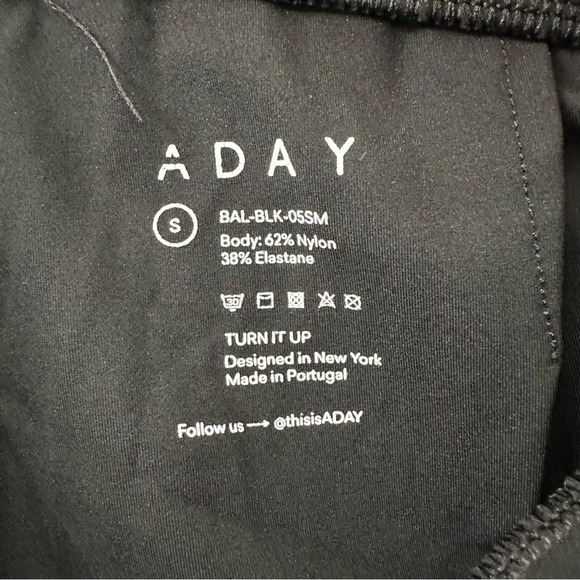 ADAY Turn It Up Pants High Rise Ankle Tapered Leg Trousers Black Women XS x 27.5 - Picture 4 of 7